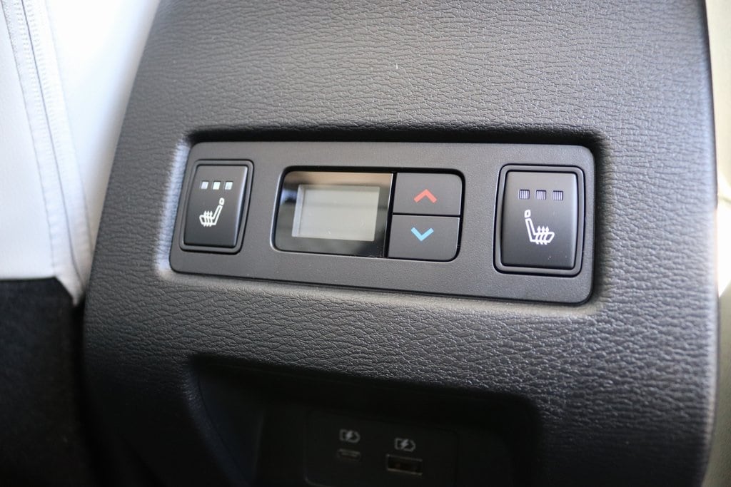 2025 Mitsubishi Outlander Plug-in Hybrid SEL - Photo 6