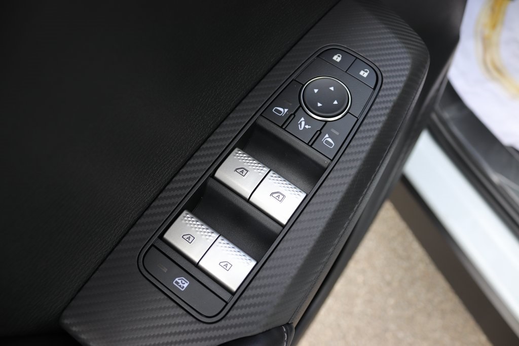 2025 Mitsubishi Outlander Plug-in Hybrid SE - Photo 21