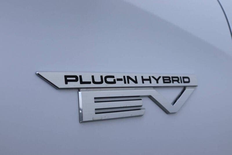 2025 Mitsubishi Outlander Plug-in Hybrid SE - Photo 9
