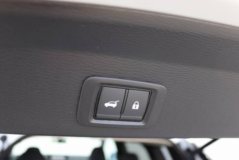 2025 Mitsubishi Outlander Plug-in Hybrid SE - Photo 8