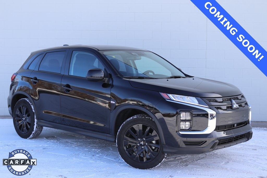 2025 Mitsubishi Outlander Sport LE's photo