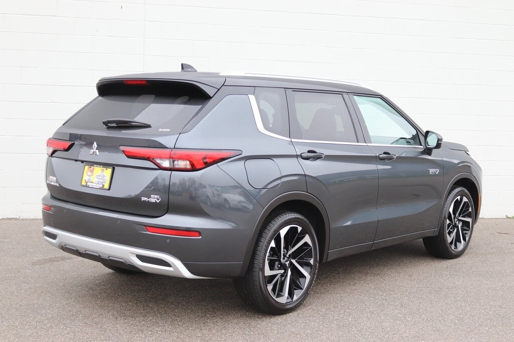 2025 Mitsubishi Outlander SEL Platinum GT photo 2