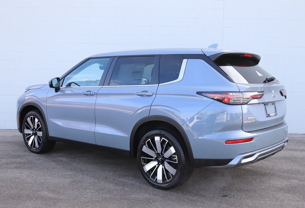 2026 Mitsubishi Outlander SE - Photo 3