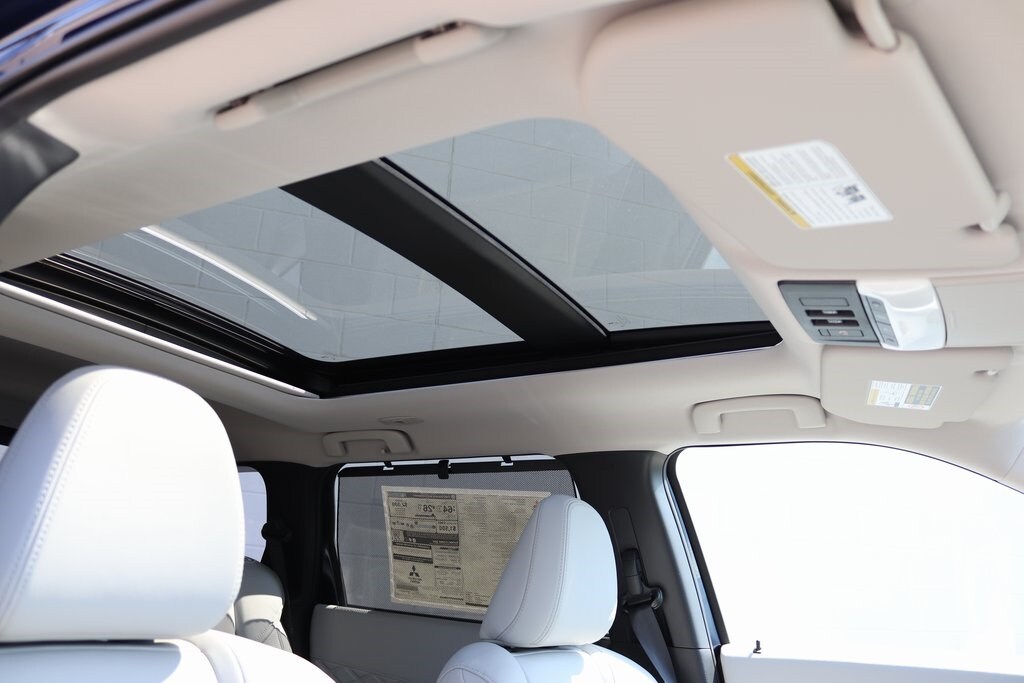 2025 Mitsubishi Outlander Plug-in Hybrid SEL - Photo 38