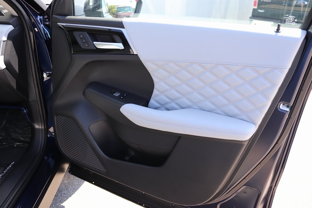 2025 Mitsubishi Outlander Plug-in Hybrid SEL - Photo 13