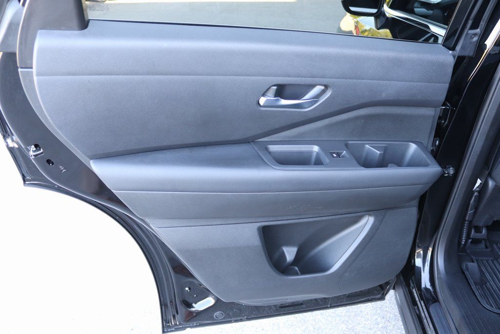 2022 Nissan Pathfinder S - Photo 11