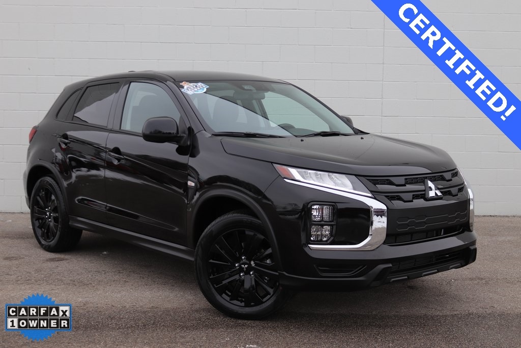 2025 Mitsubishi Outlander Sport LE's photo