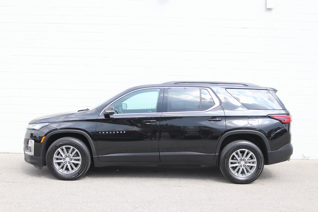 2023 Chevrolet Traverse photo 2