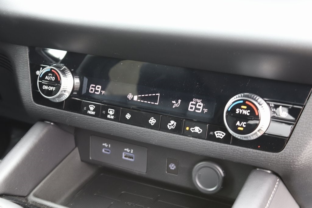 2025 Mitsubishi Outlander Plug-in Hybrid SE - Photo 10