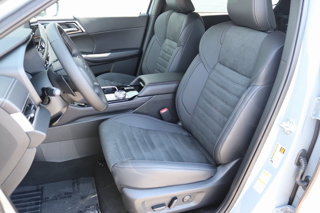 New 2025 Mitsubishi Outlander SE SUV