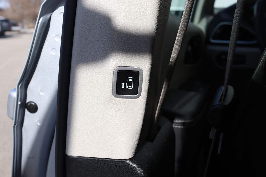 2023 Chrysler Pacifica Hybrid Limited - Photo 26