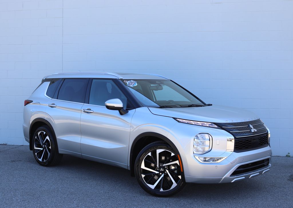 2022 Mitsubishi Outlander SEL S-AWC's photo