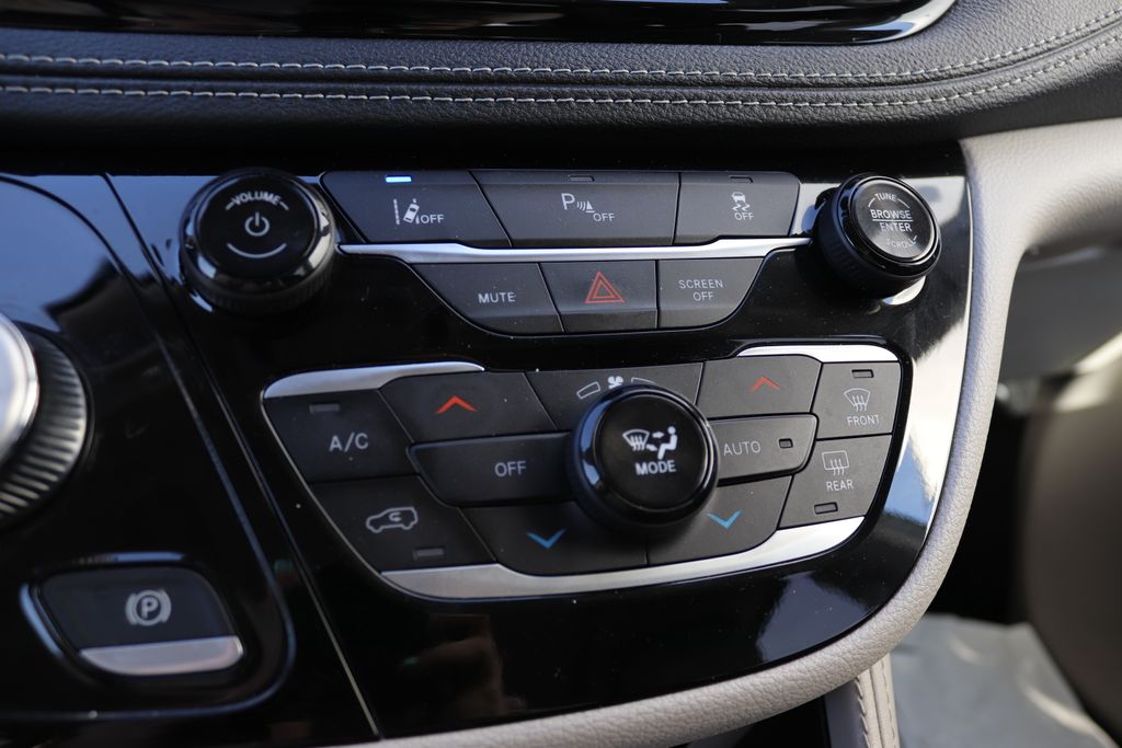 2023 Chrysler Pacifica Hybrid Limited - Photo 22