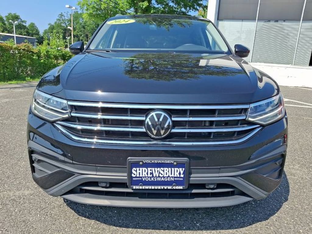 Used 2024 Volkswagen Tiguan 2.0T SE SUV
