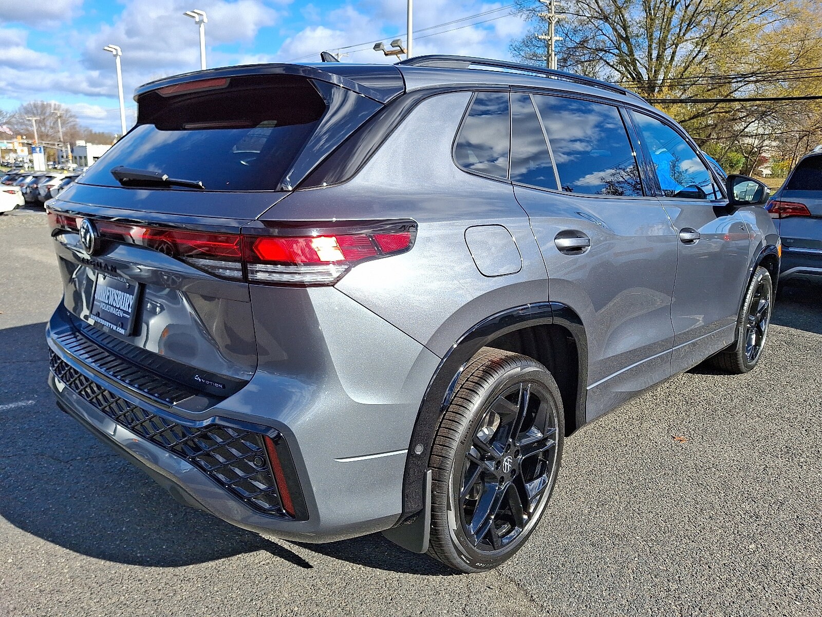 2026 Volkswagen Tiguan SE R-Line Black photo 4