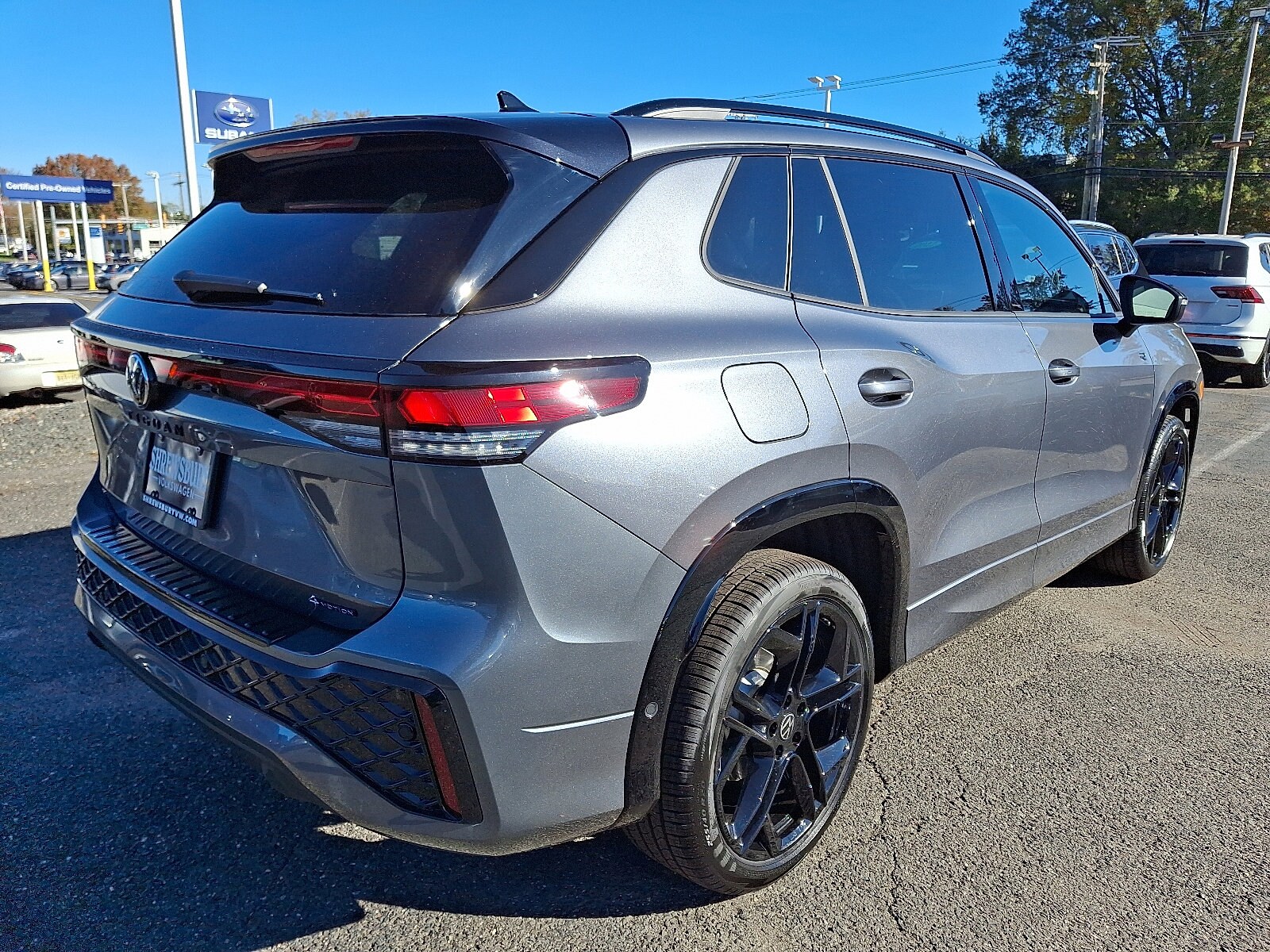 2026 Volkswagen Tiguan SE R-Line Black photo 3