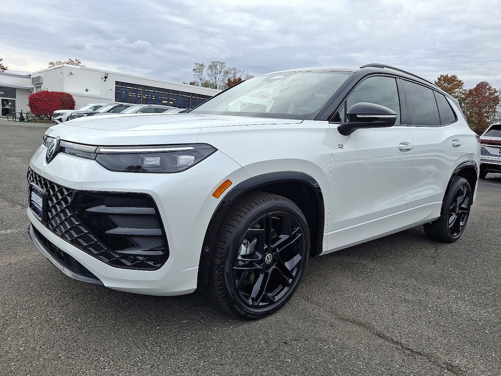New 2026 Volkswagen Tiguan 2.0T SE R-Line Black SUV