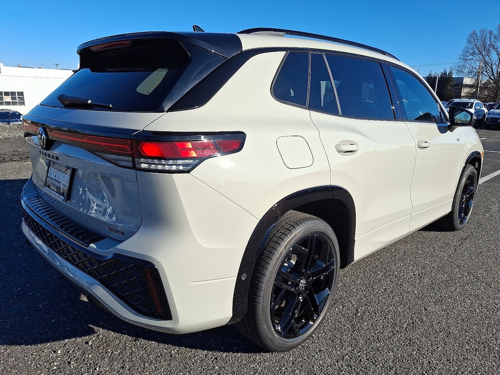 New 2026 Volkswagen Tiguan 2.0T SE R-Line Black SUV