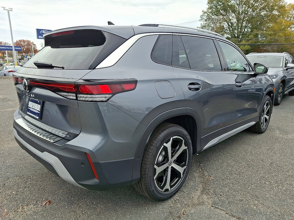 New 2026 Volkswagen Tiguan 2.0T SE SUV