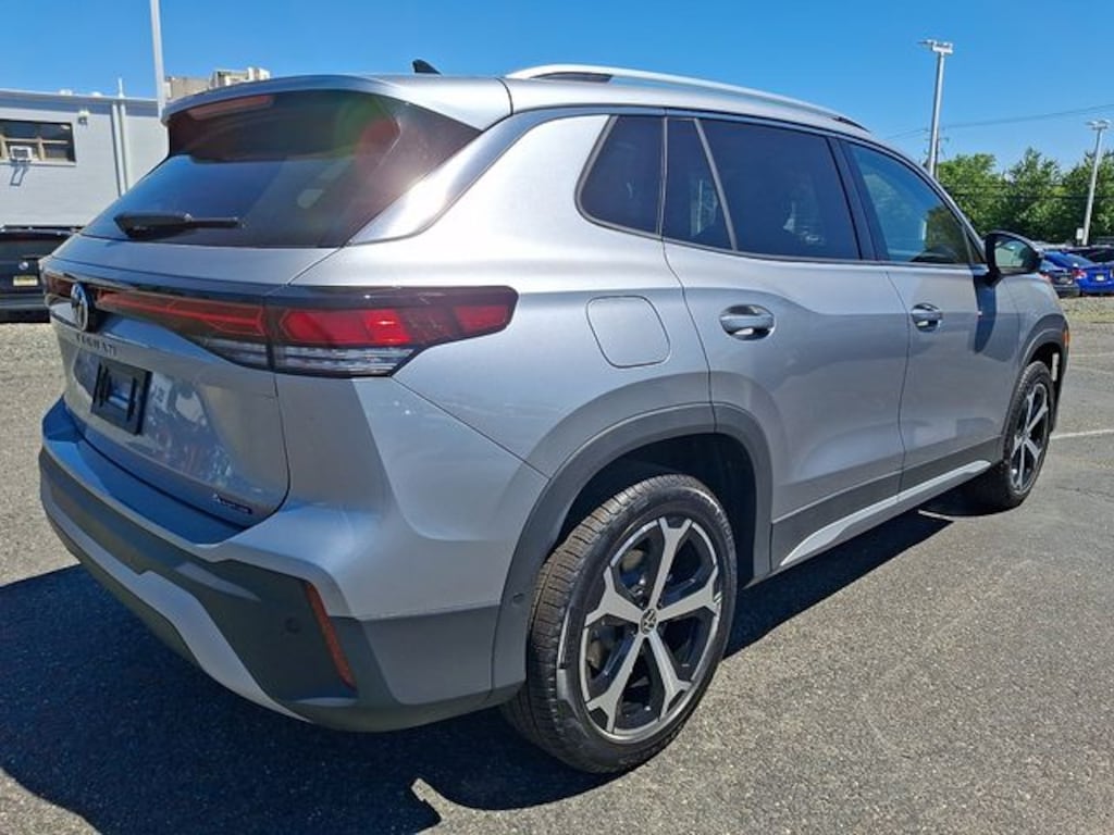 New 2026 Volkswagen Tiguan 2.0T SE SUV