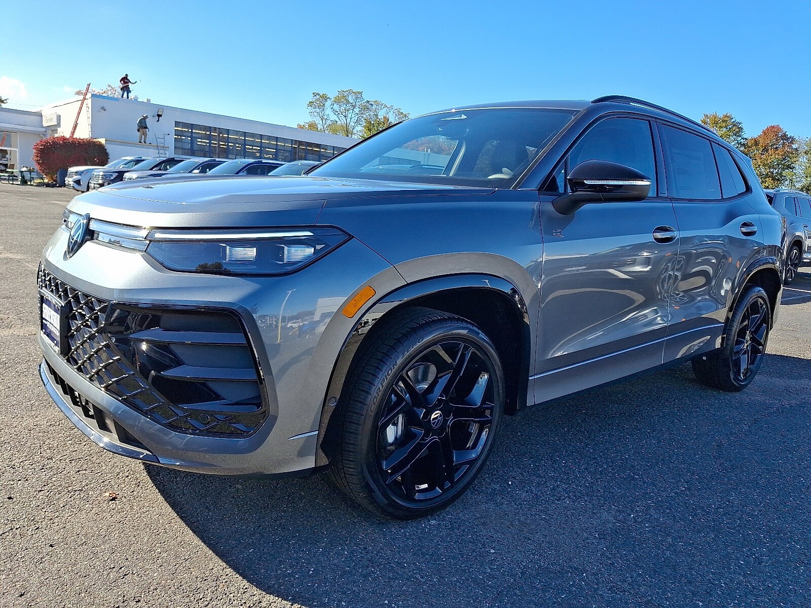 2026 Volkswagen Tiguan SE R-Line Black photo 2