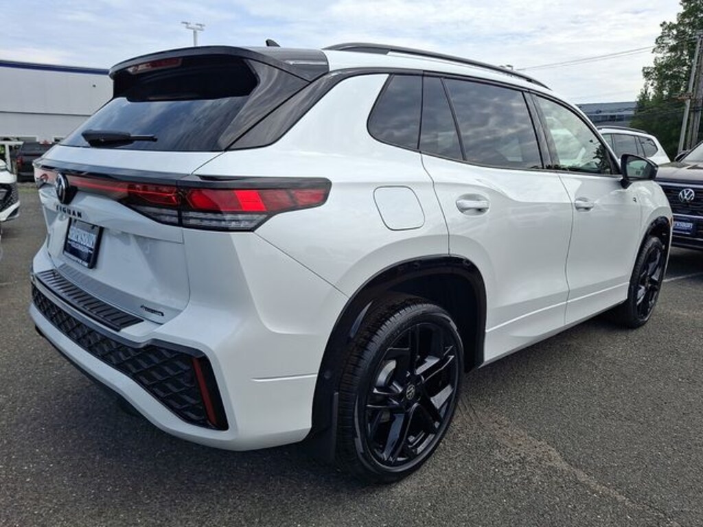 New 2026 Volkswagen Tiguan 2.0T SE R-Line Black SUV