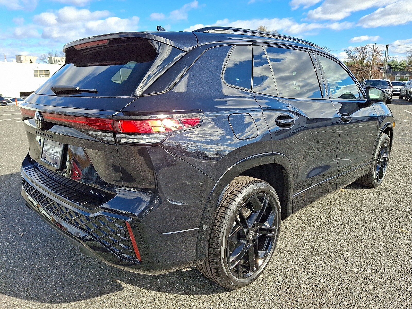 2026 Volkswagen Tiguan SE R-Line Black photo 3