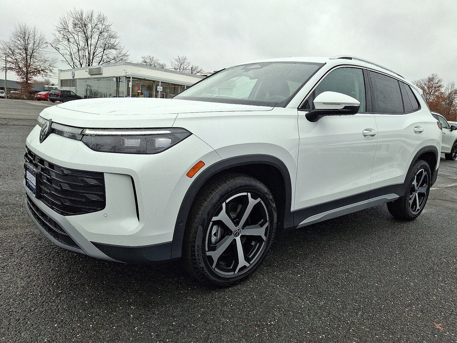 2026 Volkswagen Tiguan SE photo 2