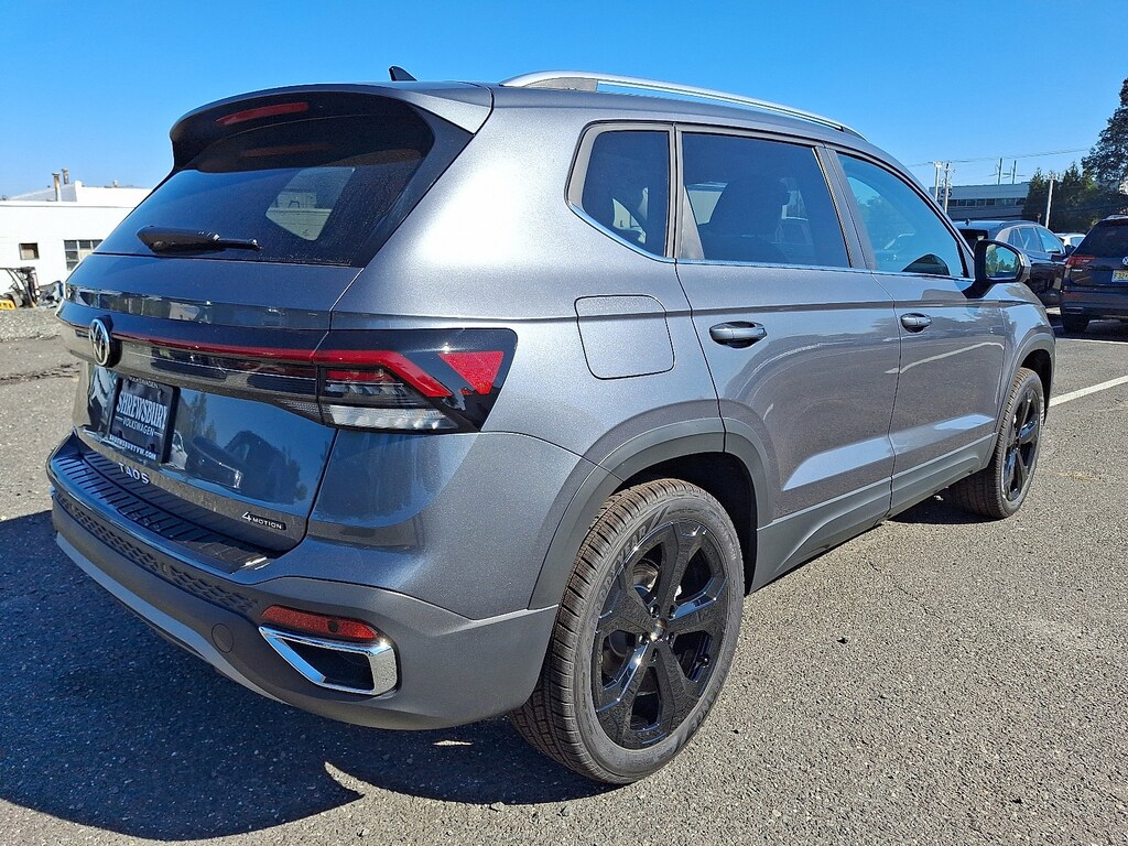 New 2025 Volkswagen Taos 1.5T SEL SUV
