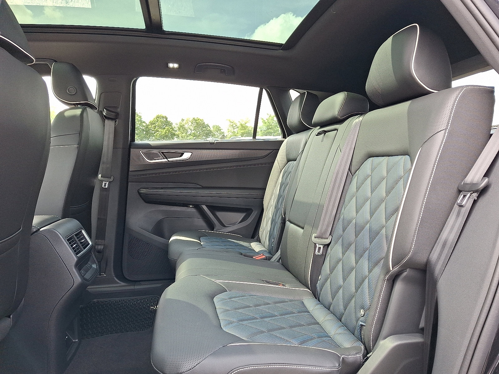 2026 Volkswagen Atlas Cross Sport SEL Premium R-LINE - Photo 6