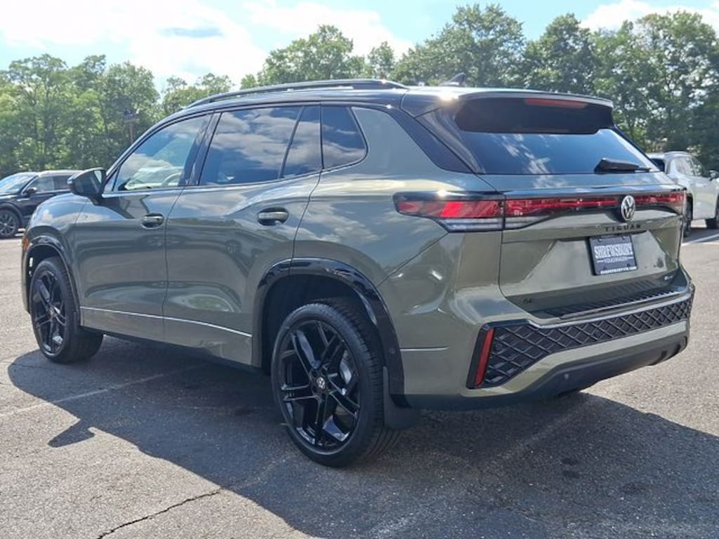 New 2026 Volkswagen Tiguan SE R-Line Black SUV