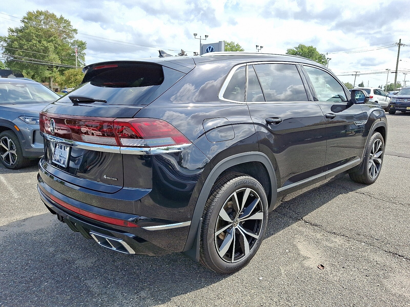 2026 Volkswagen Atlas Cross Sport SEL Premium R-Line photo 3
