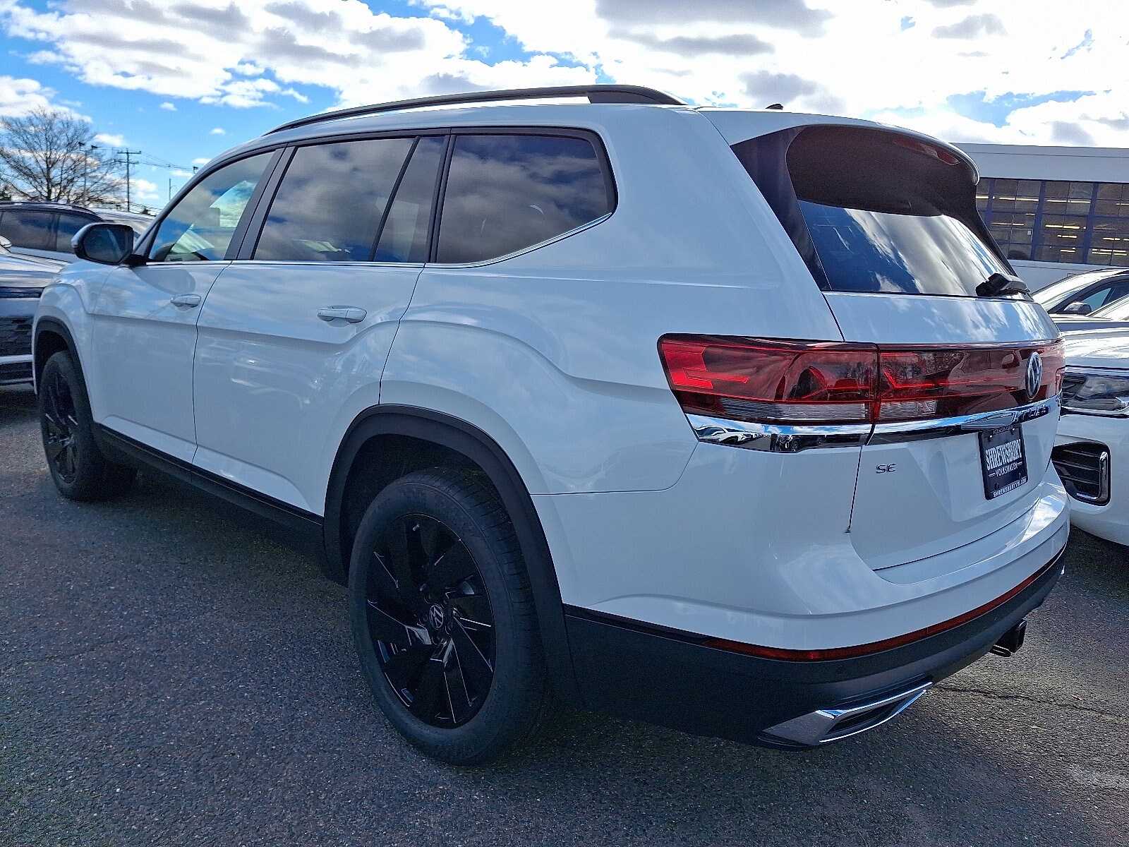 2026 Volkswagen Atlas SE Technology photo 2