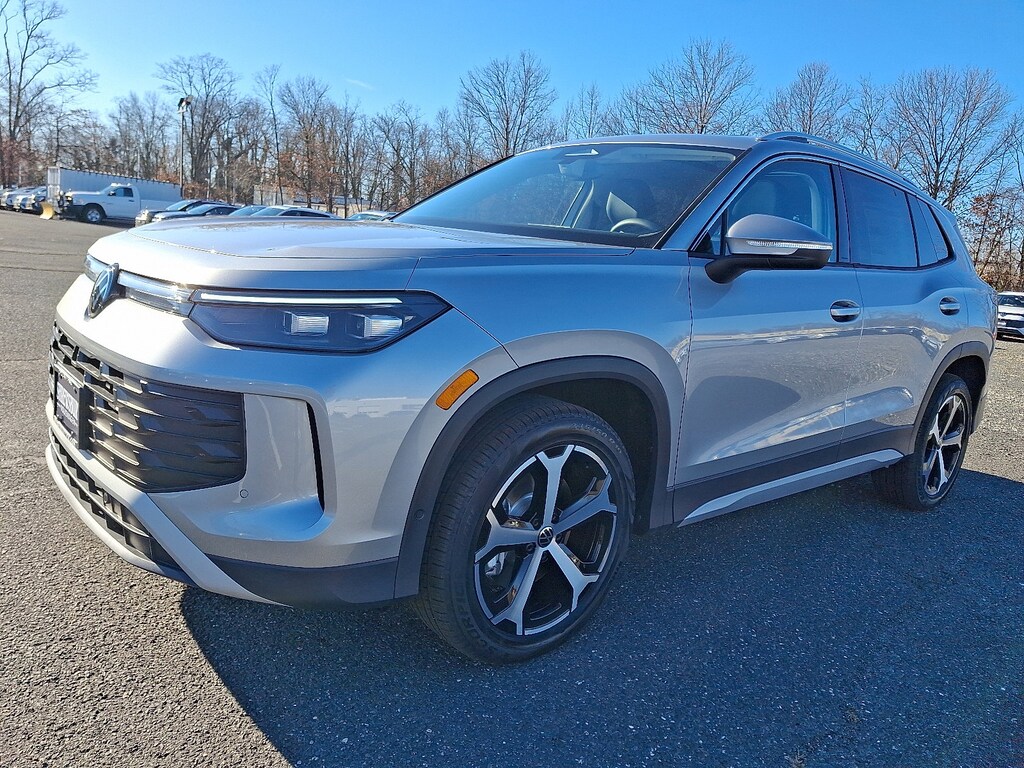 New 2026 Volkswagen Tiguan 2.0T SE SUV