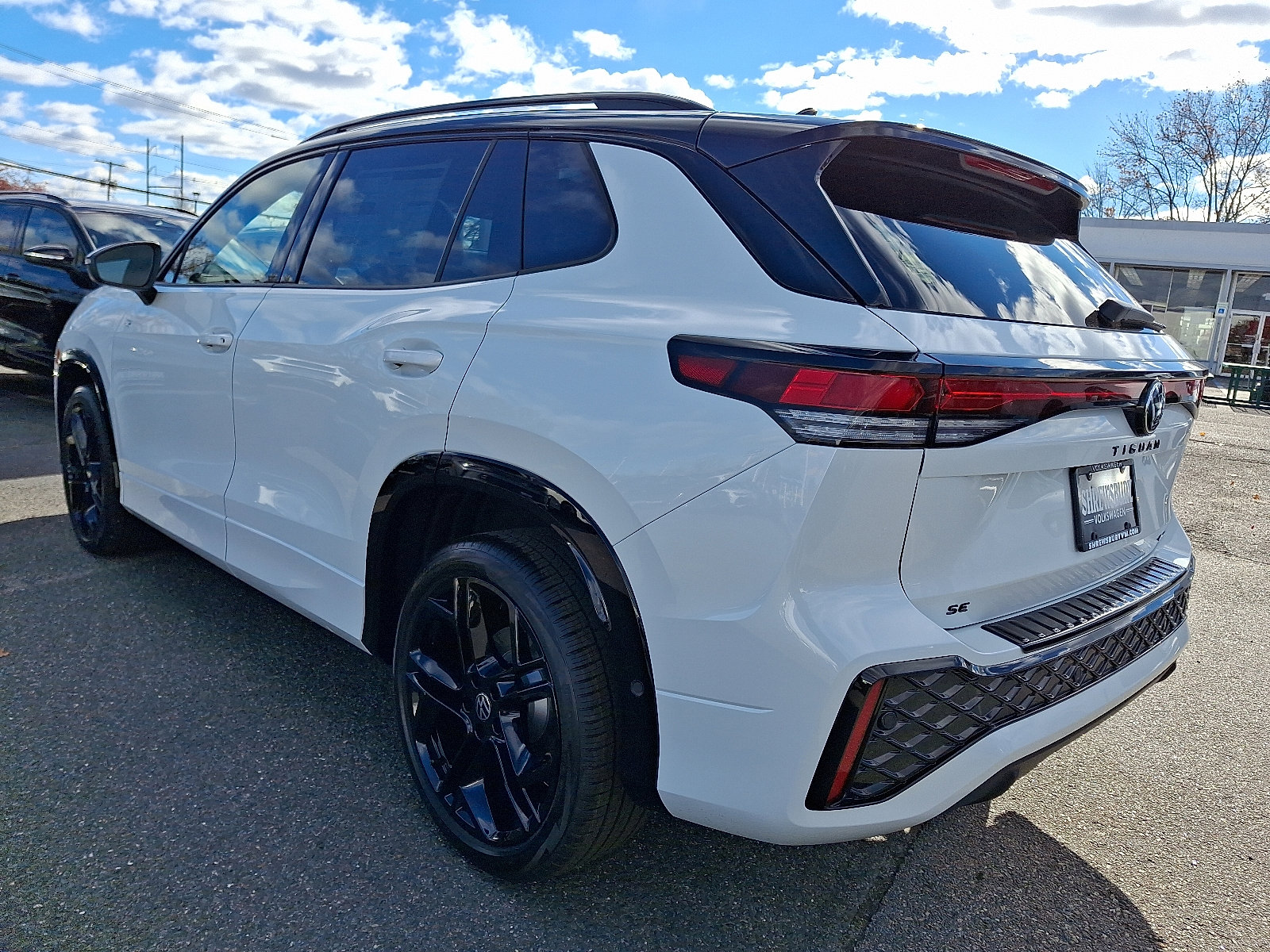 2026 Volkswagen Tiguan SE R-Line Black photo 2