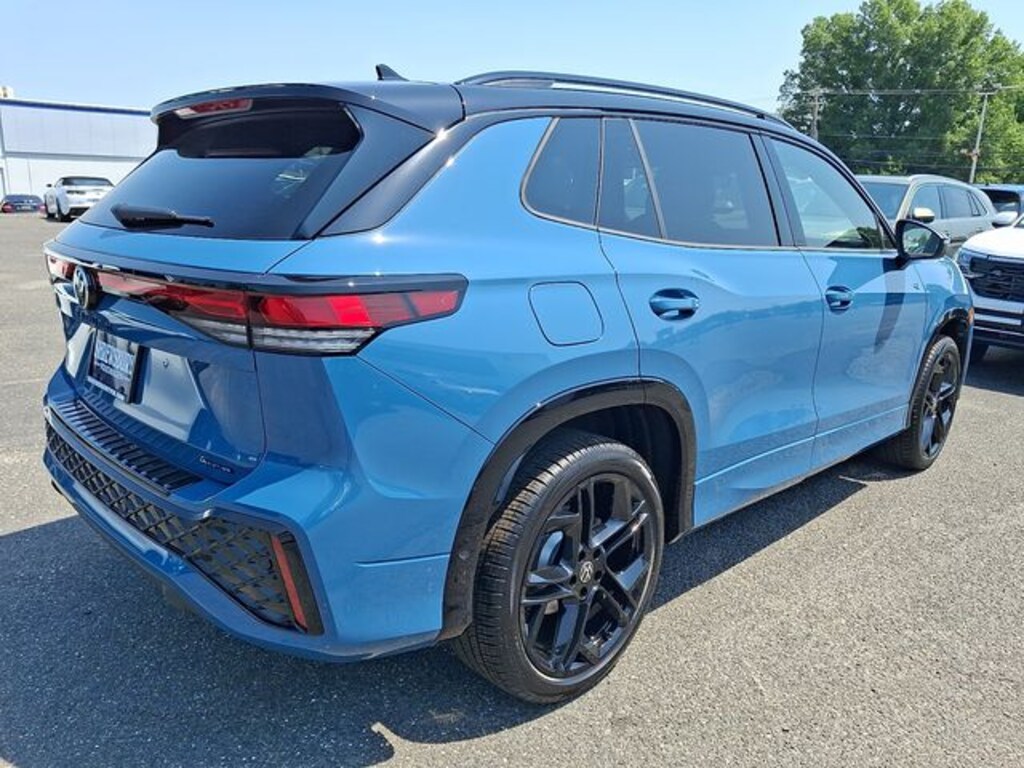 New 2026 Volkswagen Tiguan 2.0T SE R-Line Black SUV