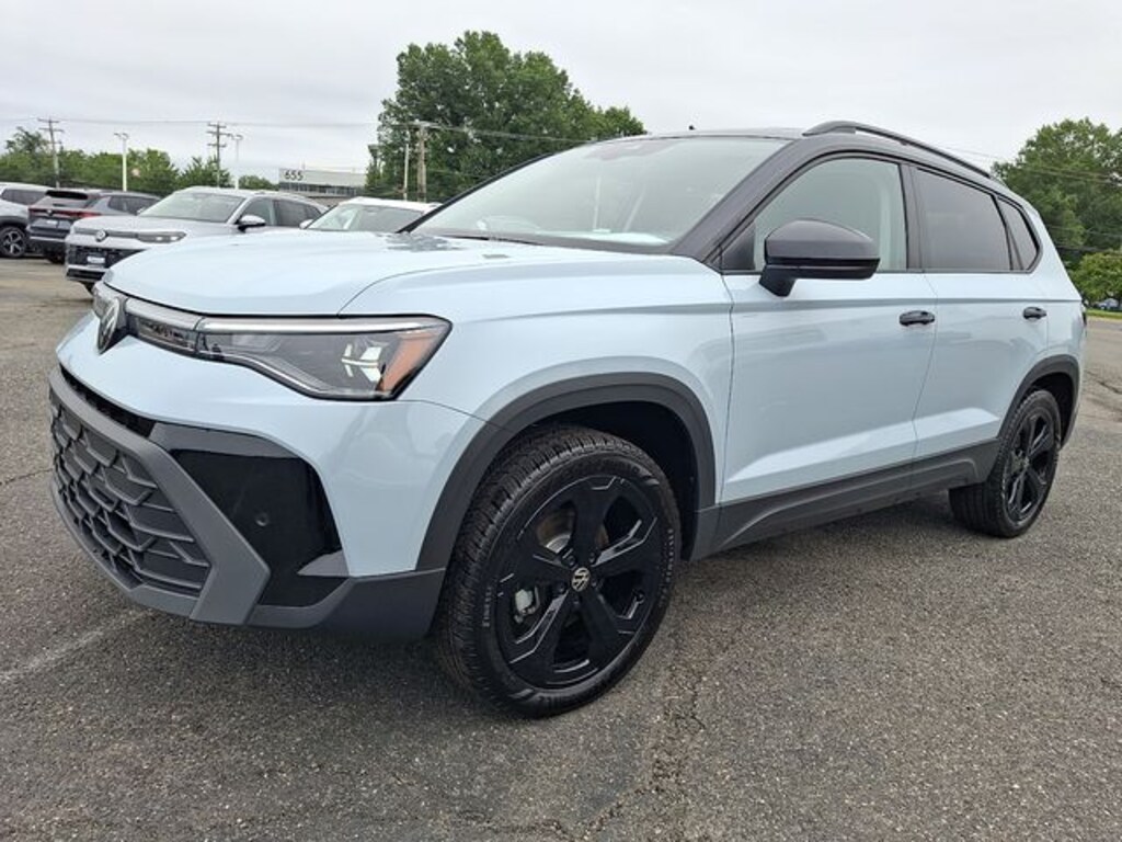 New 2026 Volkswagen Taos 1.5T SE Black SUV