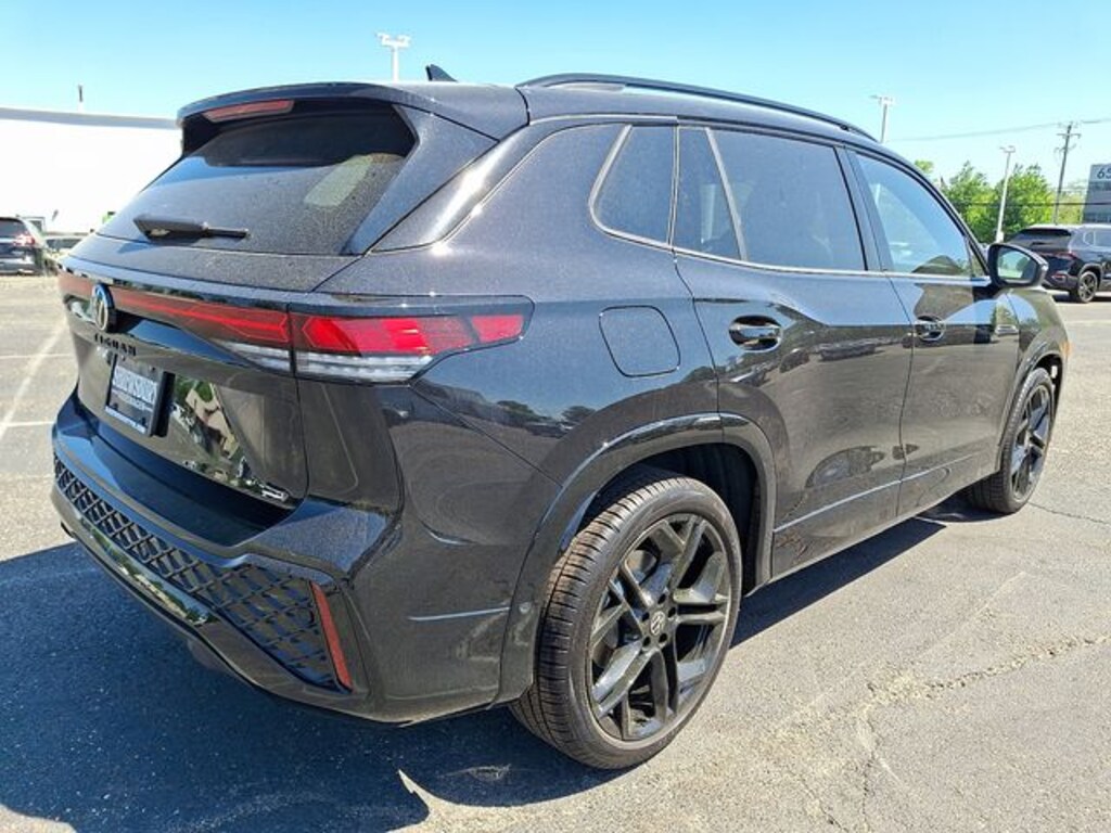 New 2026 Volkswagen Tiguan 2.0T SE R-Line Black SUV