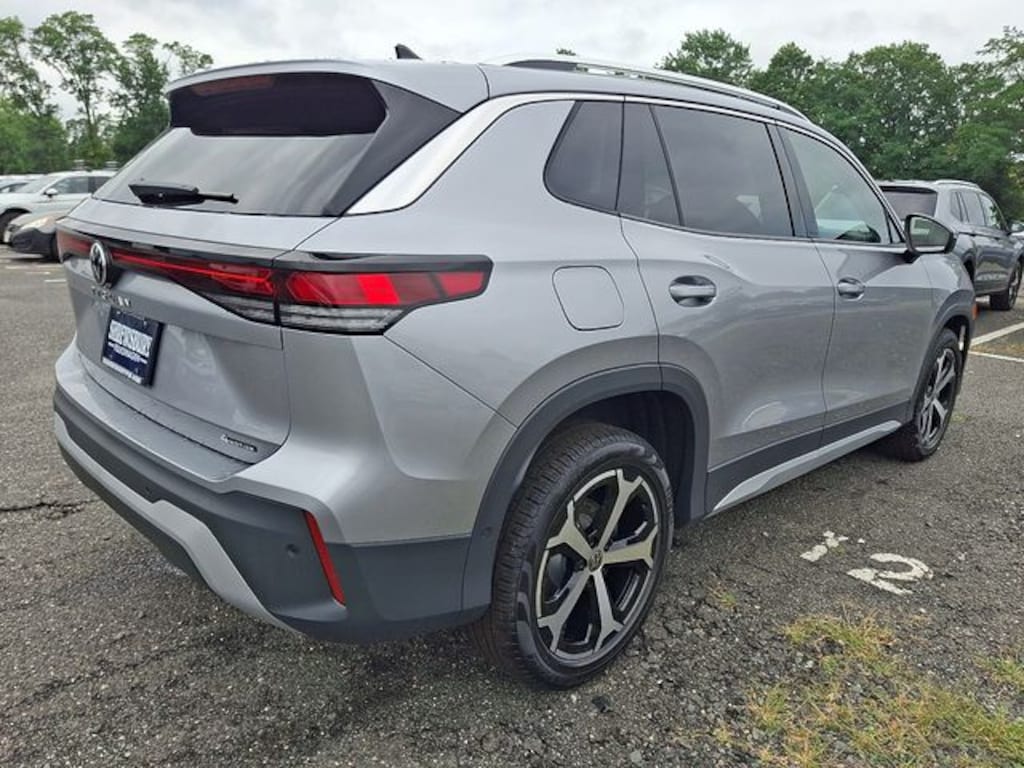 New 2026 Volkswagen Tiguan SE SUV