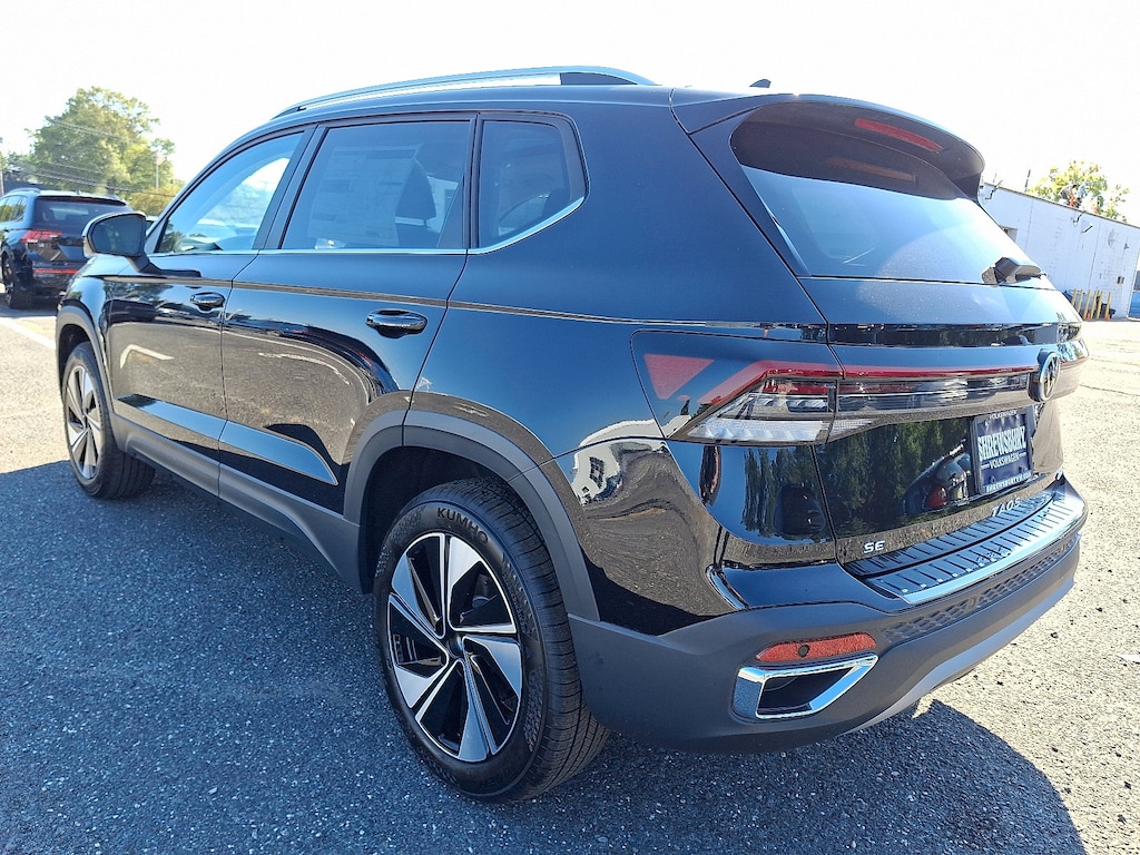 New 2025 Volkswagen Taos 1.5T SE SUV