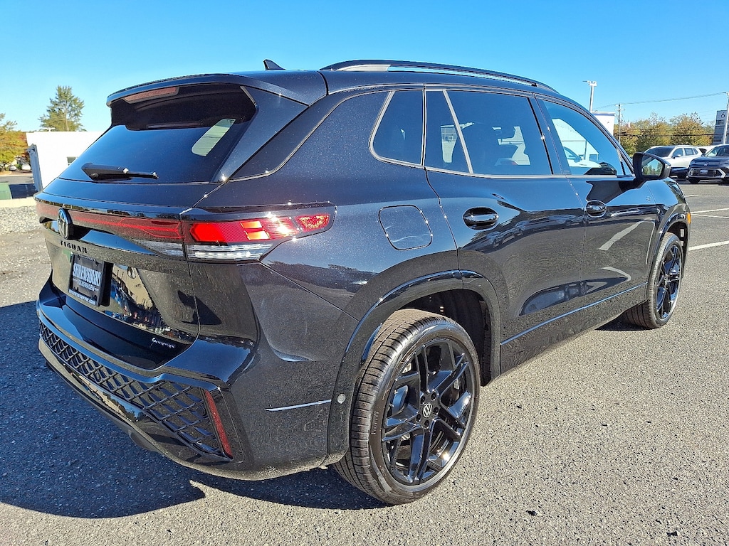 New 2025 Volkswagen Tiguan 2.0T SE R-Line Black SUV