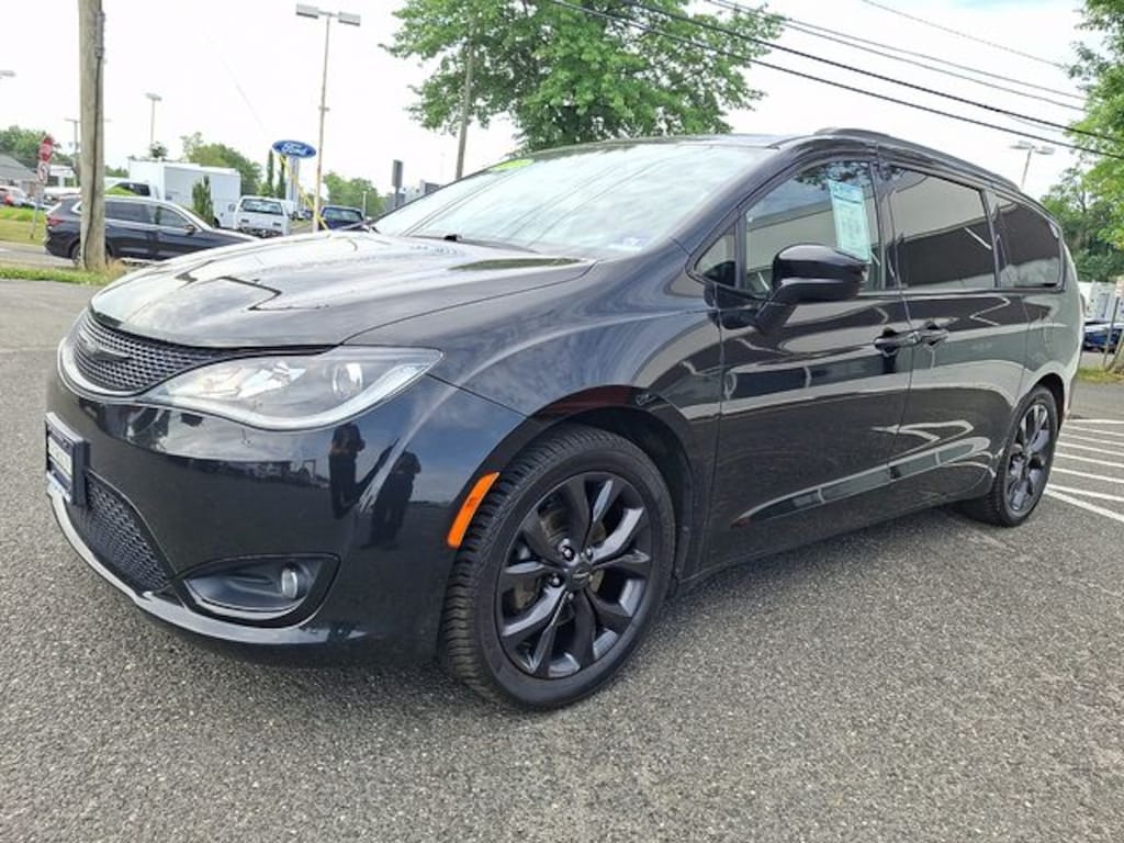 Used 2020 Chrysler Pacifica Touring L Van Passenger Van