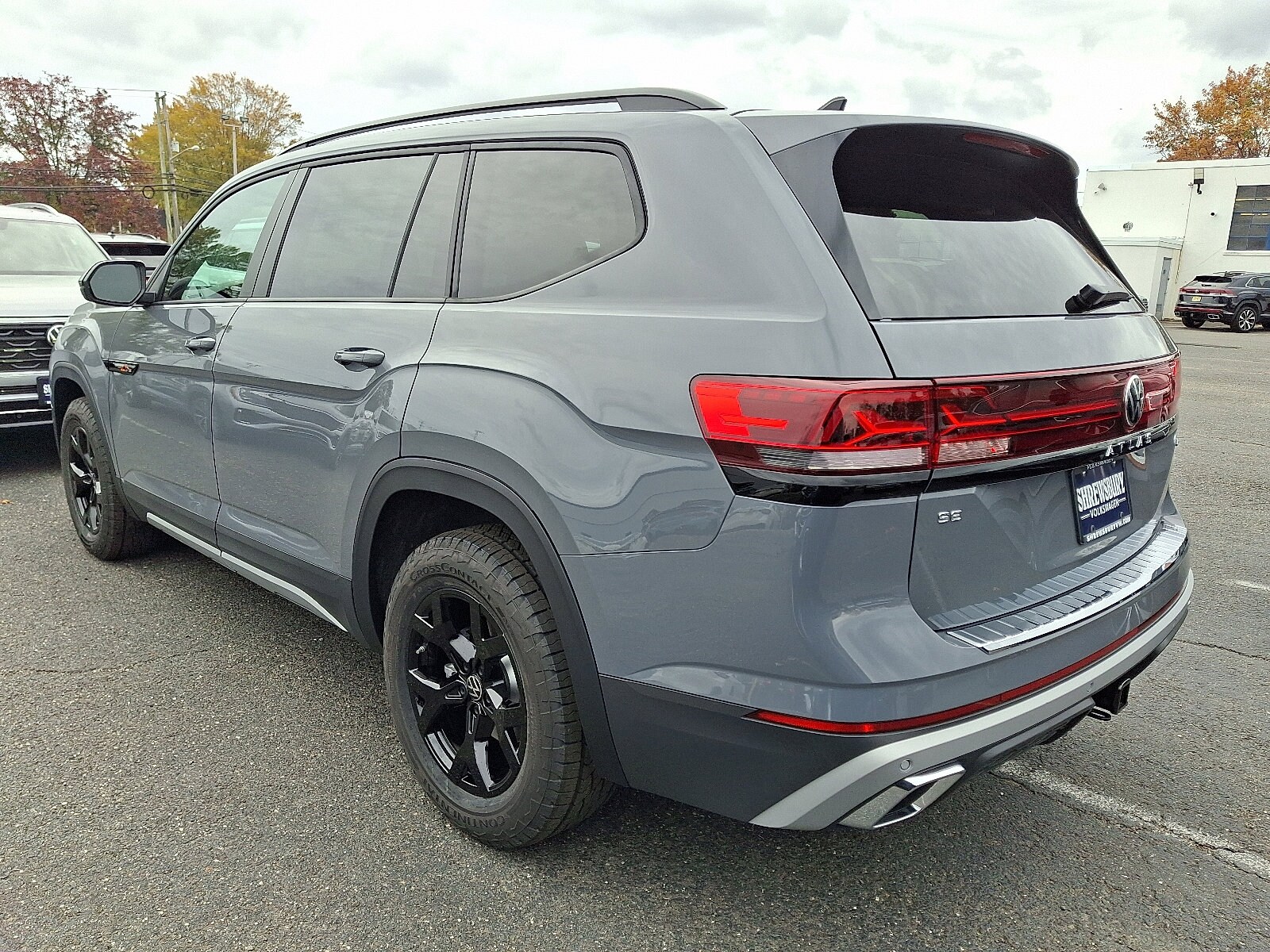 2026 Volkswagen Atlas Peak Edition SE photo 3