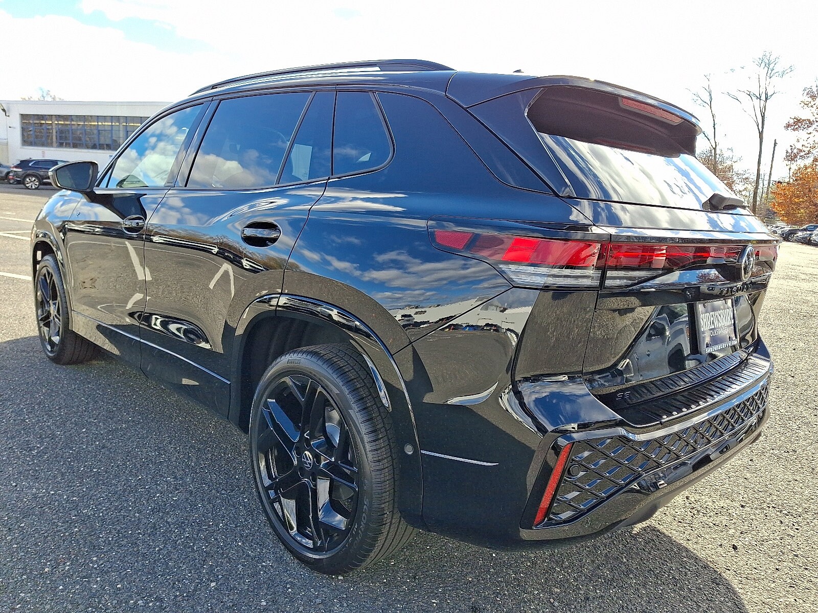 2026 Volkswagen Tiguan SE R-Line Black photo 2