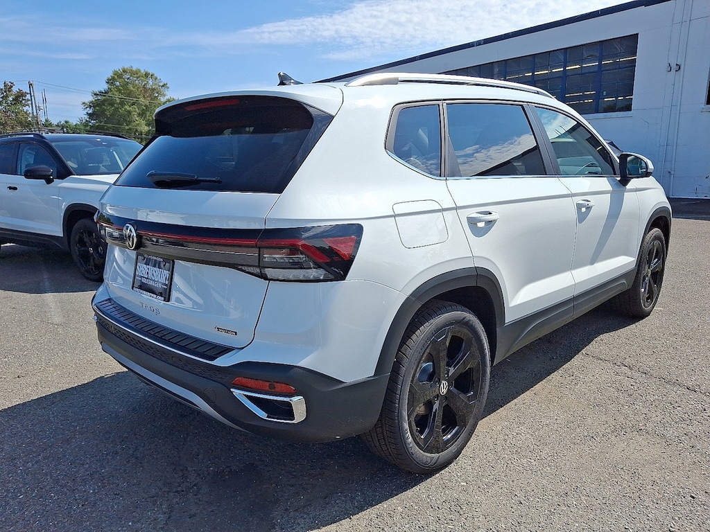New 2025 Volkswagen Taos 1.5T SEL SUV