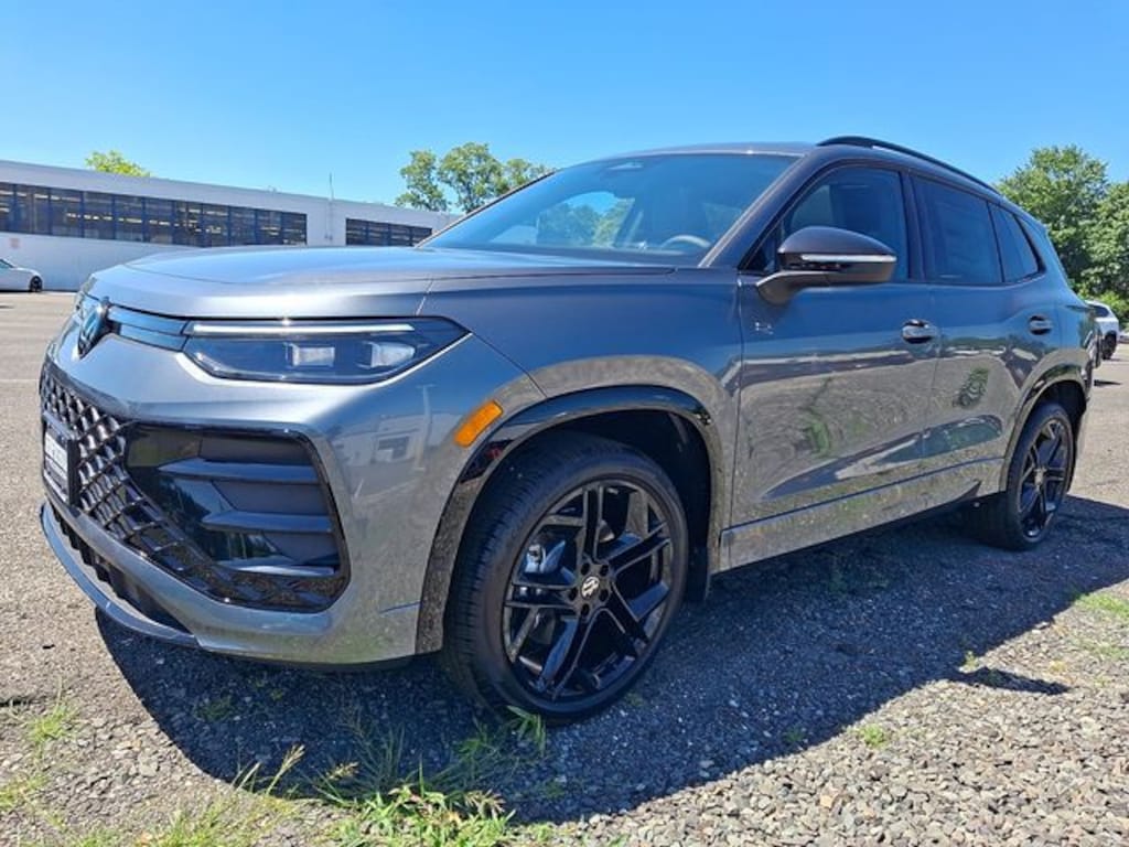 New 2026 Volkswagen Tiguan 2.0T SE R-Line Black SUV