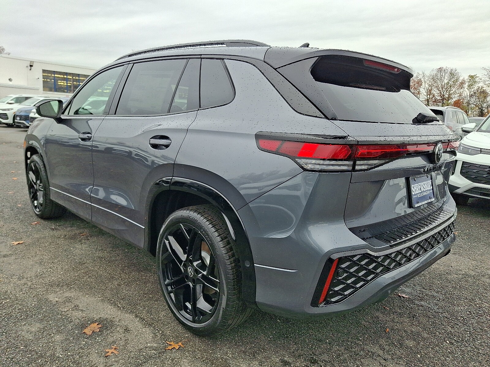 2026 Volkswagen Tiguan SE R-Line Black photo 2