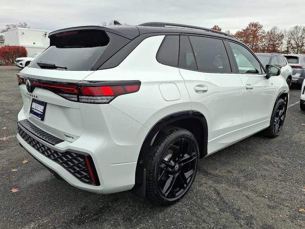 New 2026 Volkswagen Tiguan 2.0T SE R-Line Black SUV