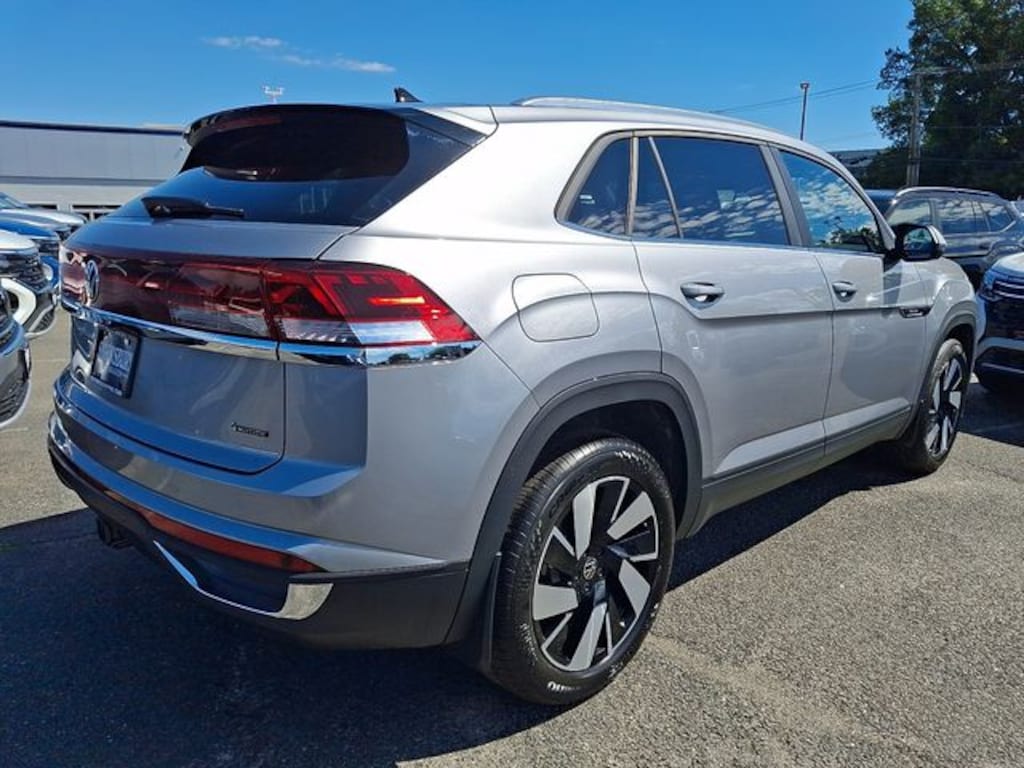 New 2026 Volkswagen Atlas Cross Sport 2.0T SE w/Technology SUV