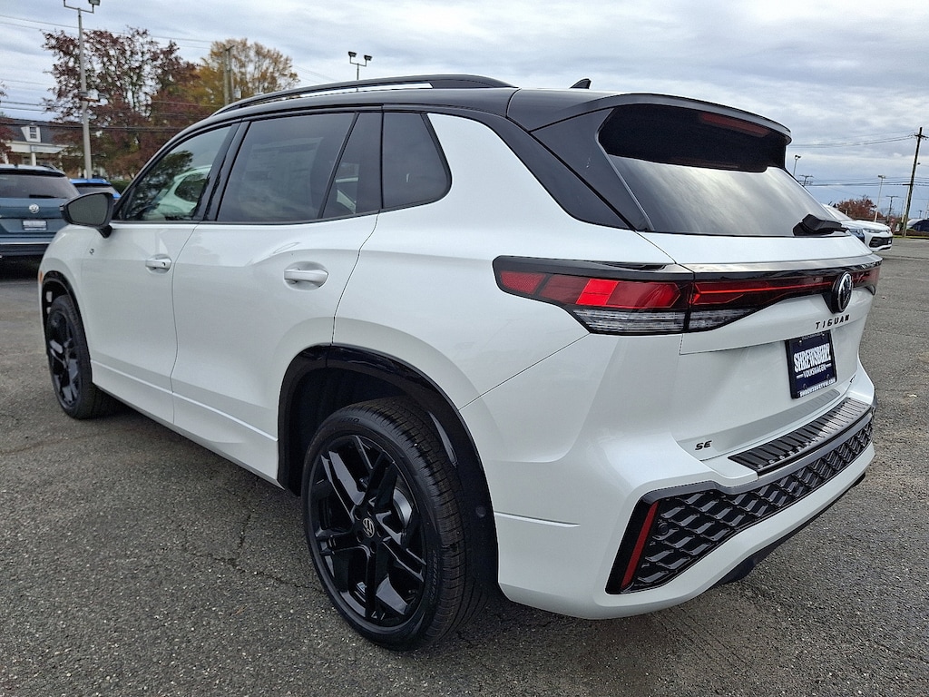 New 2026 Volkswagen Tiguan 2.0T SE R-Line Black SUV